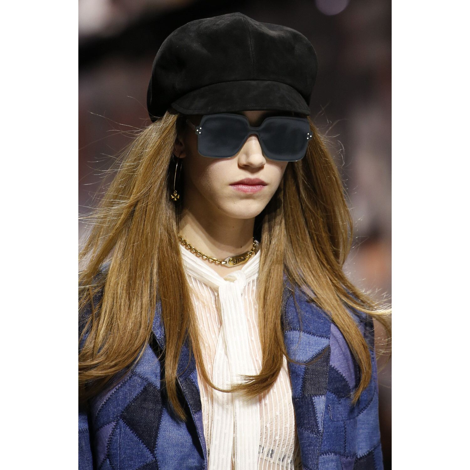 Фото Details Christian Dior , Details Dior Fall 2018 Ready-to-Wear , Детали показа Кристиан Диор , Детали показа Диор осень зима 2018 , Fashion show , неделя моды в Париже , PFW , Мария Грация Кьюри , Mainstyles